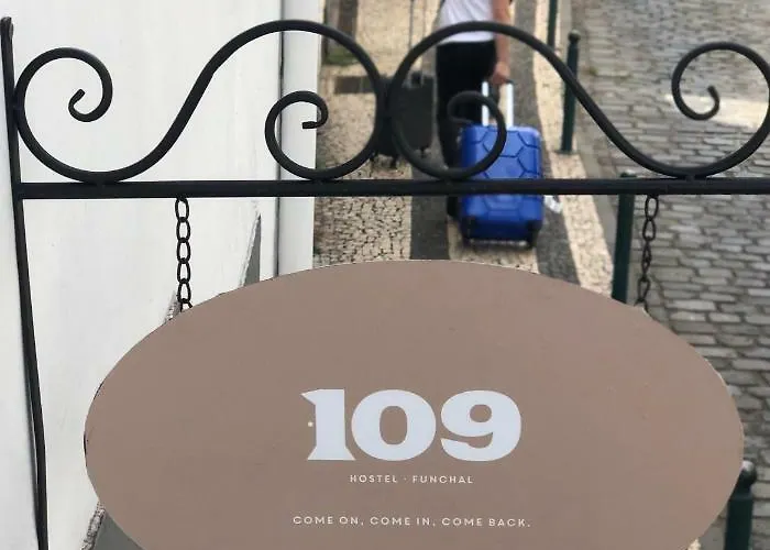 Funchal109 Hostel Хостел *